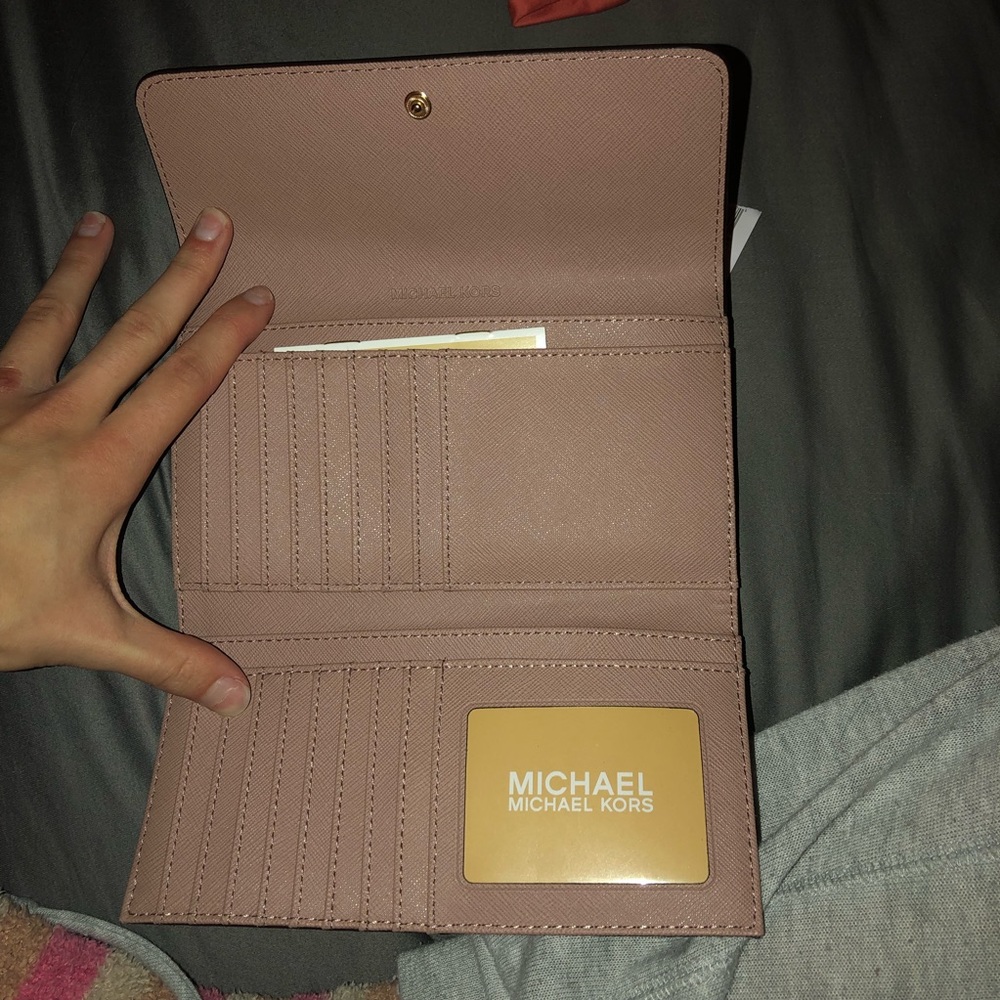Micheal Kors Wallet - Picture 2 of 3